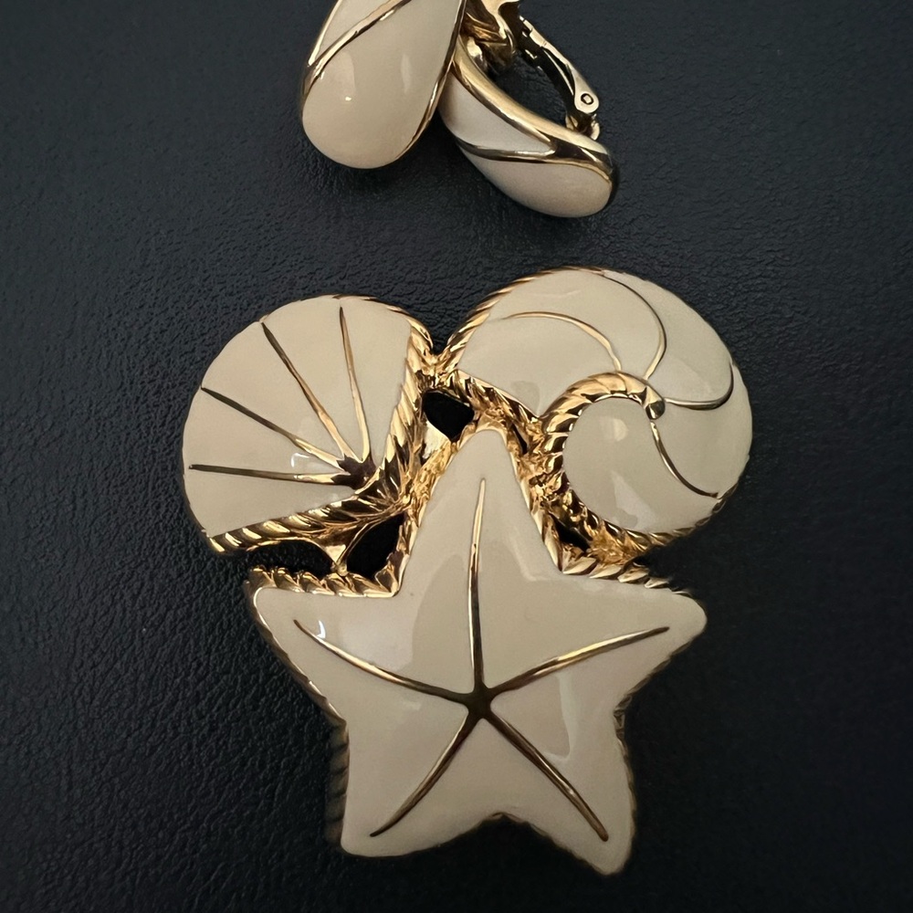 Vintage Trifari Gold and Cream Starfish brooch and clip on earrings Set - Picture 2 of 7